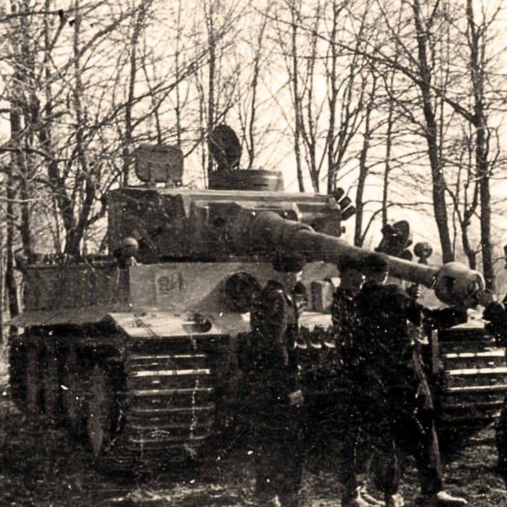 "The Lucky Tiger" Tiger I S33 - Heavy Tank | 1:25 Scale - Limited Edition