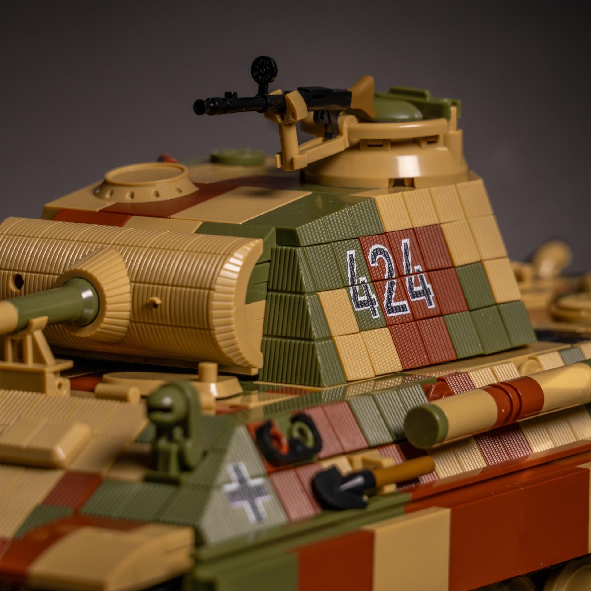 Barkmann's Panther A 424 - Medium Tank | 1:25 Scale | Valor Edition - PRE ORDER SHIPS JUNE 5TH