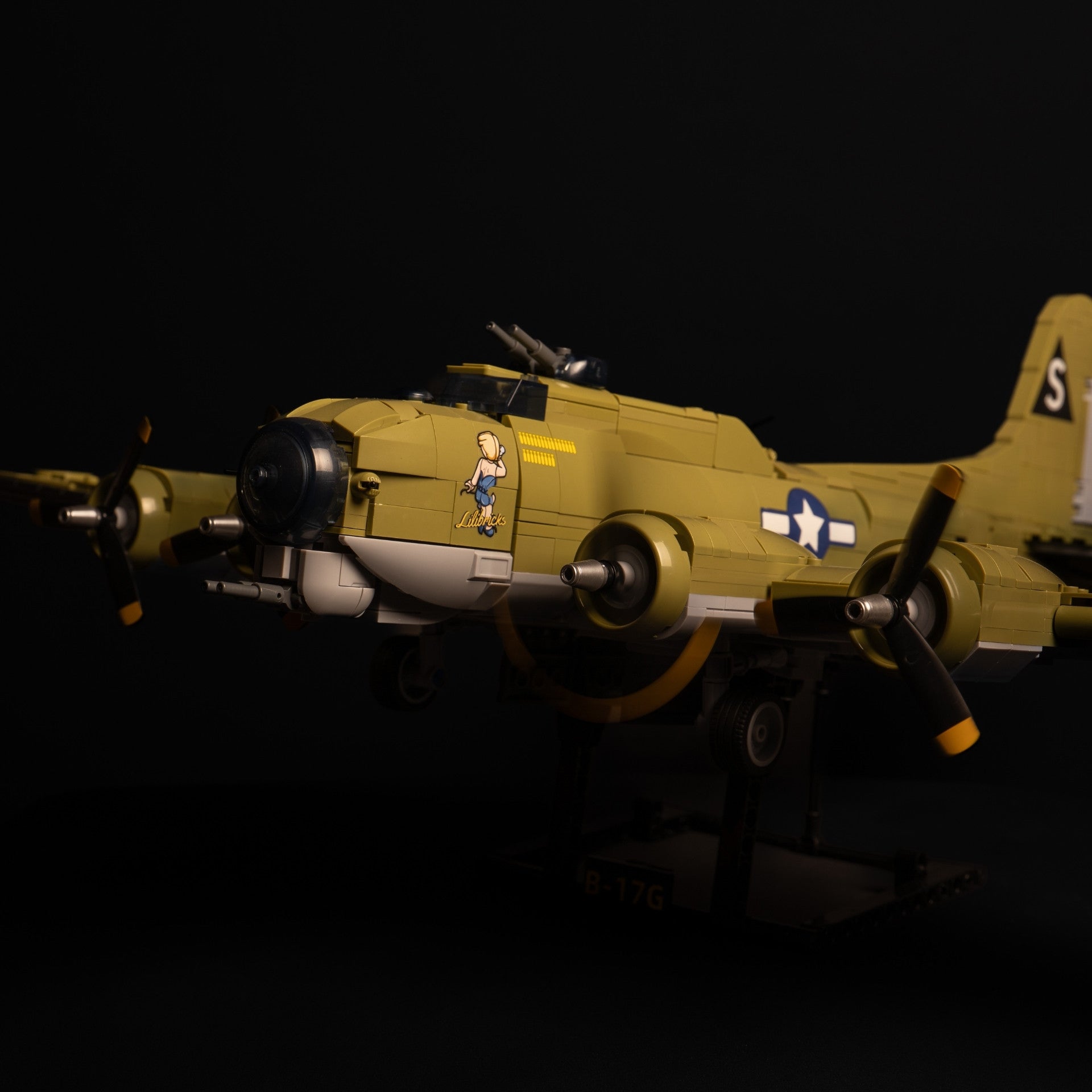 B-17 Flying Fortress - Heavy Bomber | 1:44 Scale
