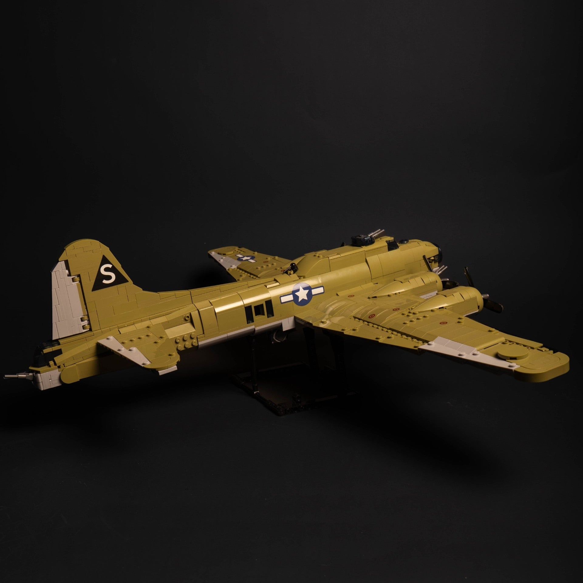 B-17 Flying Fortress - Heavy Bomber | 1:44 Scale